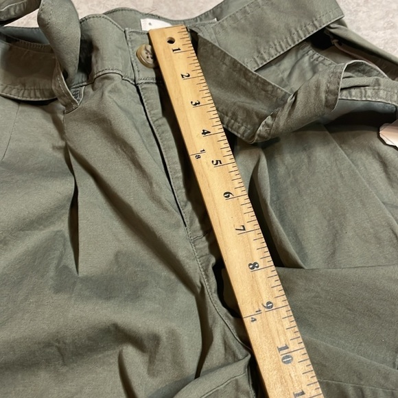 a new day women’s front side pockets pleaded front shorts. Size 4. NWT - Picture 8 of 9